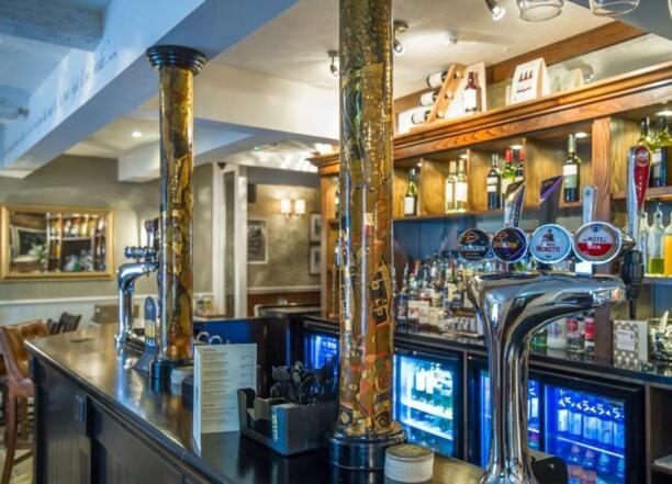 The Groves Inn 纳尔斯伯勒 外观 照片